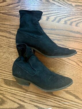 SIZE 9 BLACK ANKLE BOOTIES
